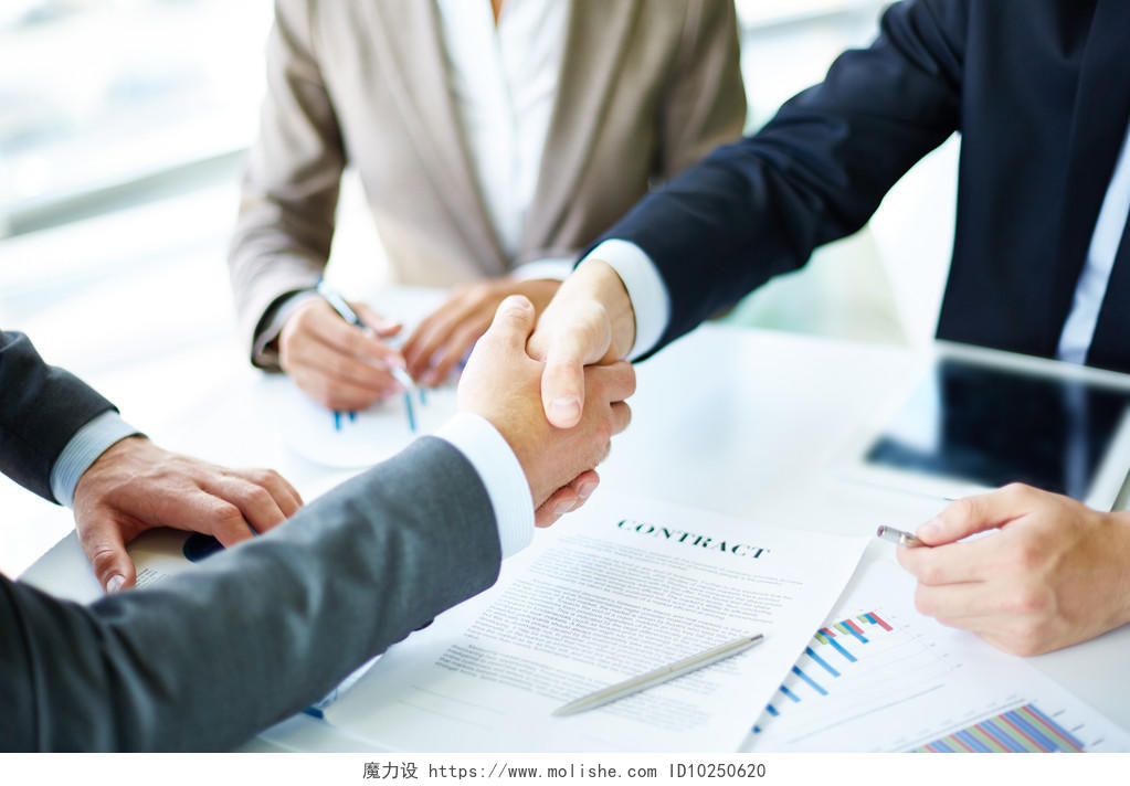 商业合作伙伴进行握手签约成功合作合作团结握手团结手势合作平台商务合作握手